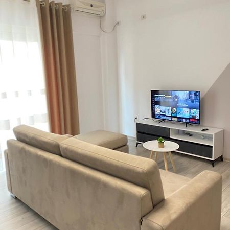 Newly Renovated One Bedroom Apartment In Tirana Exterior foto
